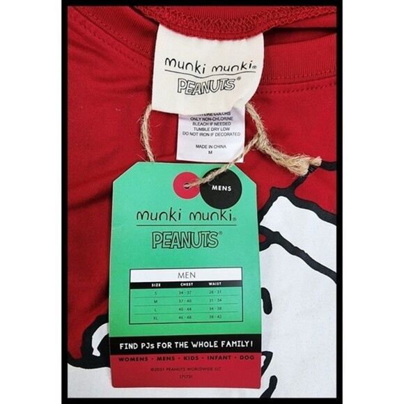 NWT Munki Munki Peanuts Snoopy Santa Graphic Sleep Shirt Red Unisex Men's Medium - Picture 4 of 6